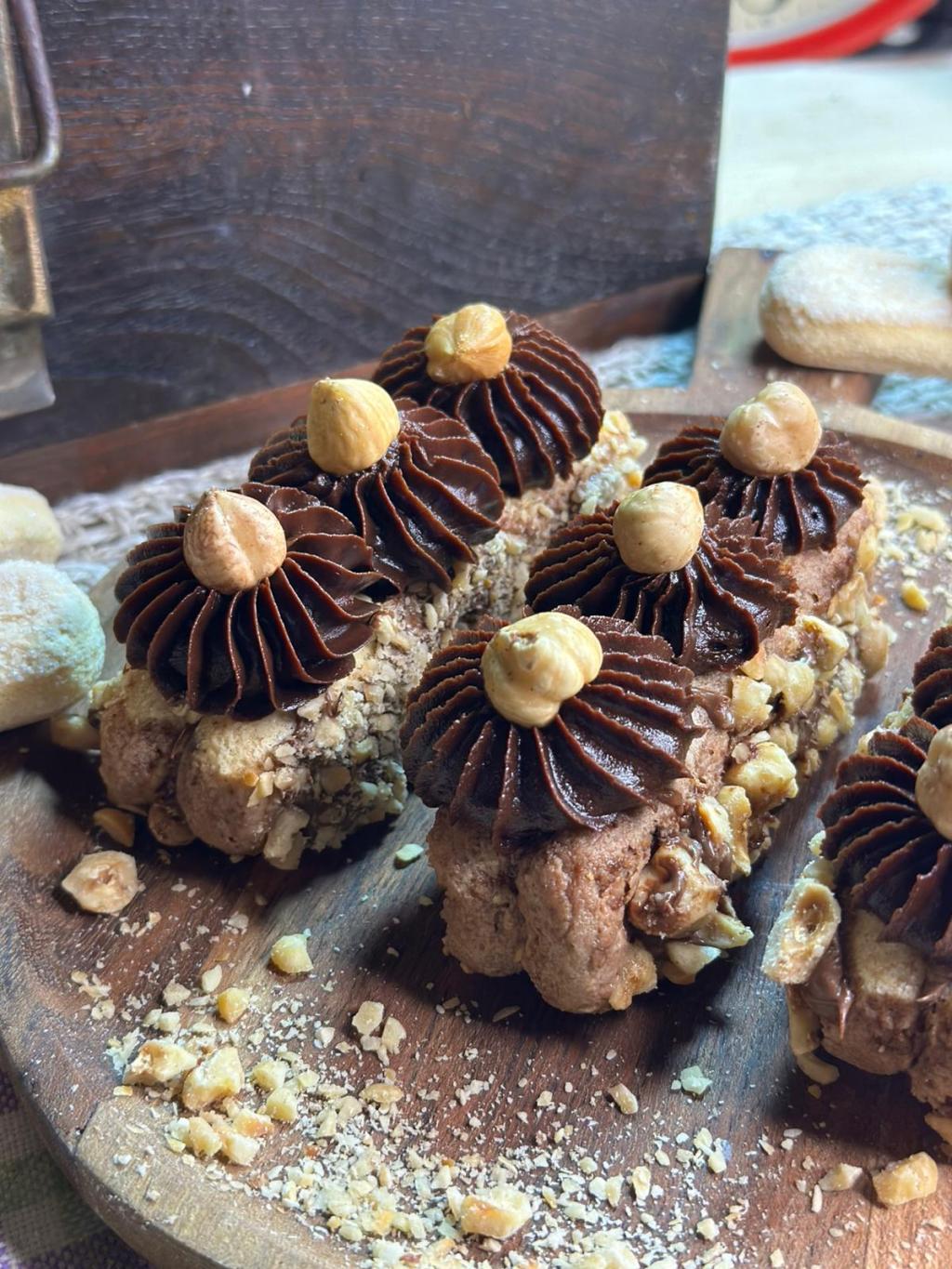 Savoiardi golosi con crema alle nocciole e ganache al&nbsp;cioccolato