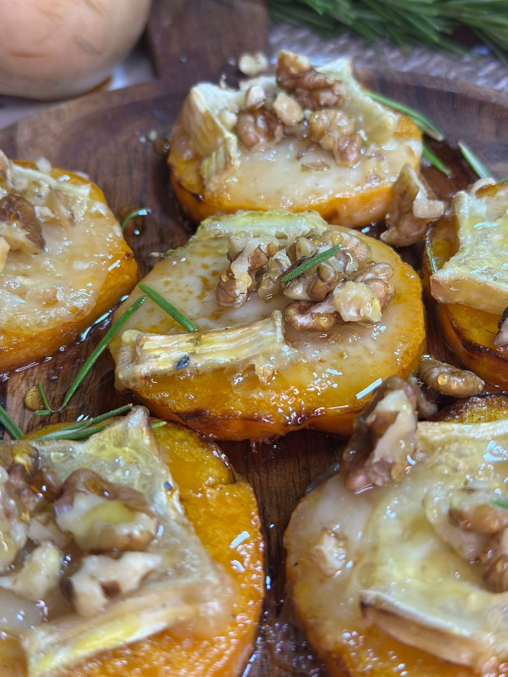 Medaglioni di Zucca con Brie, Noci e Miele — piccoli scrigni&nbsp;d’autunno