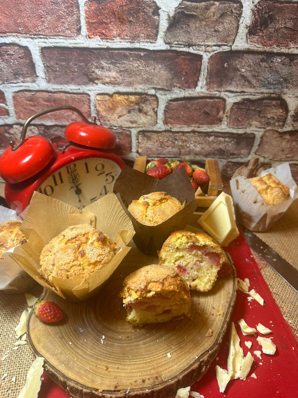 Muffin al cioccolato bianco e&nbsp;fragole