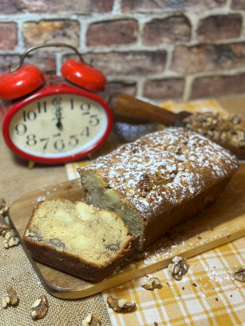 Plumcake mele, noci e cannella, soffice e&nbsp;profumato